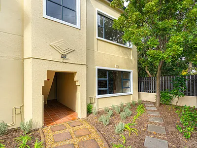 1 Bedroom Apartment For Sale in Cape Town - CZ3n.webp