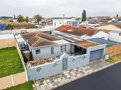 3 Bedroom House For Sale in Cape Town - 4UgT.webp