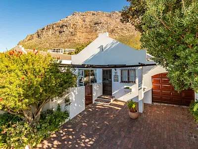 3 Bedroom House For Sale in Cape Town - ocB2.webp