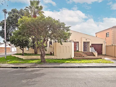 4 Bedroom House For Sale in Cape Town - iBwU.webp