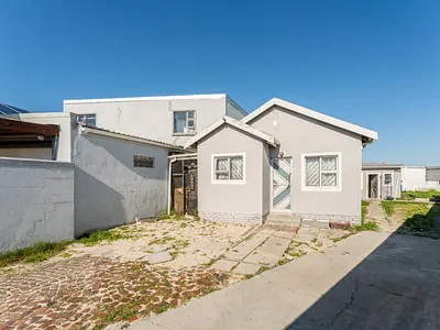 4 Bedroom House For Sale in Mitchells Plain - aAS8.webp