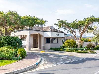 2 Bedroom Townhouse For Sale in Somerset West - xN5h.webp