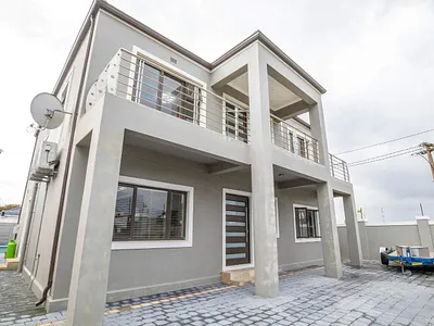 8 Bedroom House For Sale in Cape Town - 2X73.webp