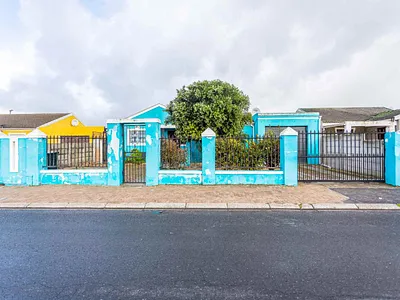 3 Bedroom House For Sale in Electric City, Eersterivier - kETs.webp