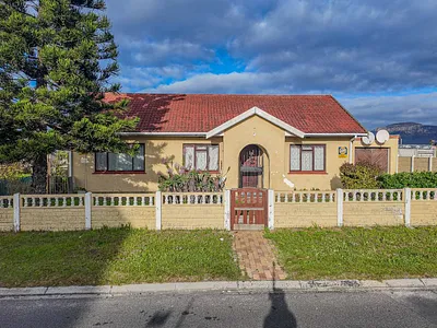 House For Sale in Grassy Park, Cape Town - aDdq.webp