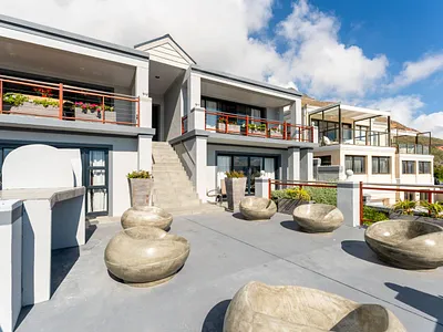 3 Bedroom House For Sale in Simons Town - usKB.webp