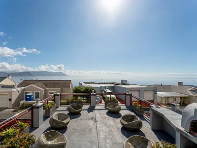 3 Bedroom House For Sale in Simons Town - wiWj.webp
