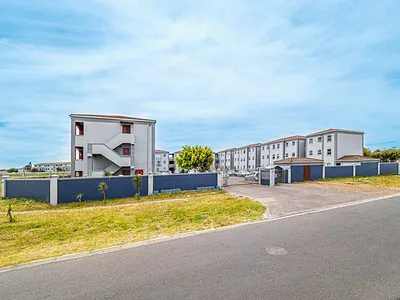 2 Bedroom Apartment For Sale in Cape Town - qqYs.webp