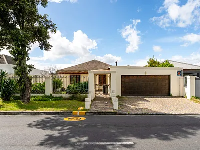 4 Bedroom House For Sale in Cape Town - heSG.webp