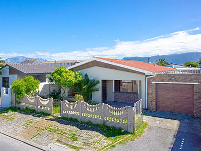 5 Bedroom House For Sale in Grassy Park, Cape Town - img