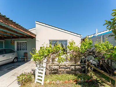 3 Bedroom House For Sale in Mitchells Plain - E5QP.webp