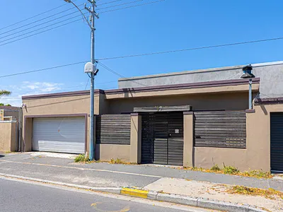 3 Bedroom House For Sale in Cape Town - img