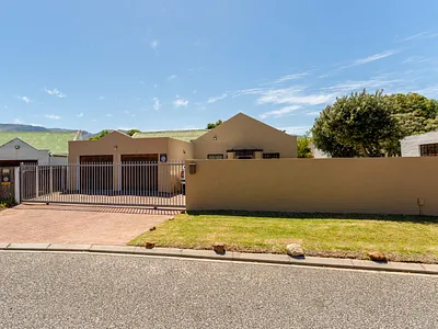 2 Bedroom House For Sale in Noordhoek - img