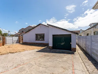 3 Bedroom House For Sale in Cape Town - img