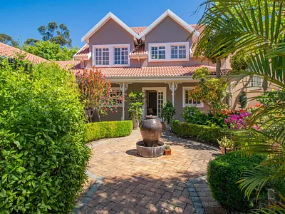 3 Bedroom House For Sale in Somerset West - knym.webp