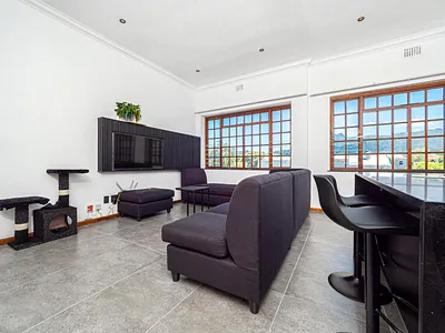 2 Bedroom Apartment For Sale in Cape Town - img