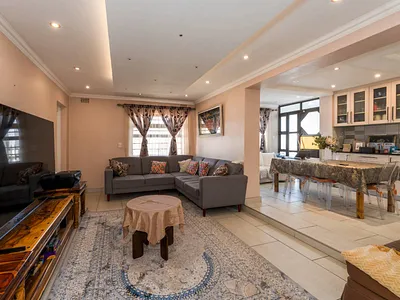 6 Bedroom House For Sale in Mitchells Plain - KWrY.webp