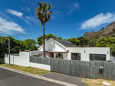 3 Bedroom House For Sale in Cape Town - GktS.webp