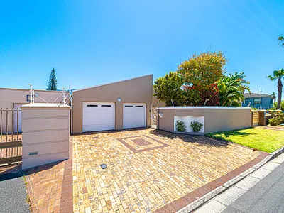 5 Bedroom House For Sale in Cape Town - bgiw.webp