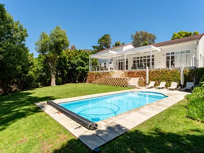 5 Bedroom House For Sale in Hout Bay - d0w2.webp