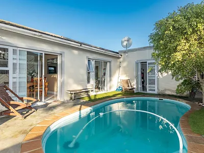 5 Bedroom House For Sale in Cape Town - 72L2.webp
