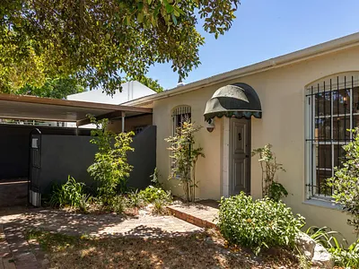 3 Bedroom House For Sale in Cape Town - 65gj.webp