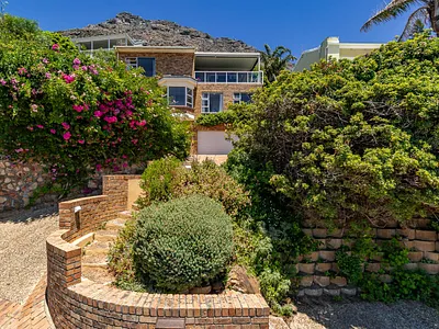 4 Bedroom House For Sale in Cape Town - uUNr.webp