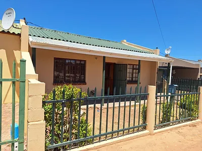 2 Bedroom House For Sale in Oudtshoorn - 1oLS.webp