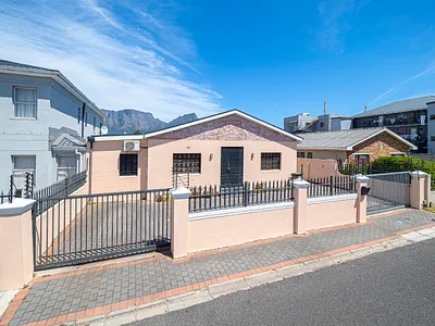 4 Bedroom House For Sale in Cape Town - c28c.webp