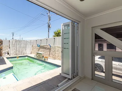 6 Bedroom House For Sale in Cape Town - aUtH.webp