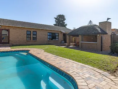 3 Bedroom House For Sale in Goodwood - BX7p.webp