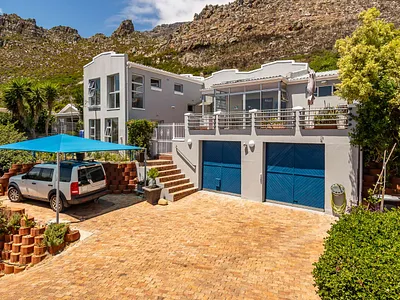 4 Bedroom House For Sale in Cape Town - uPzQ.webp