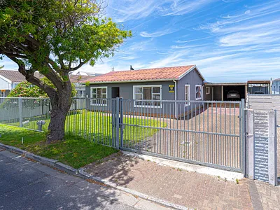 3 Bedroom House For Sale in Cape Town - iGwS.webp