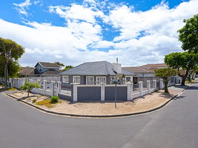 3 Bedroom House For Sale in Cape Town - zKyr.webp