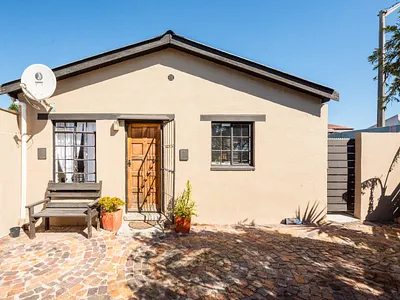2 Bedroom House For Sale in Mitchells Plain - 8lEZ.webp