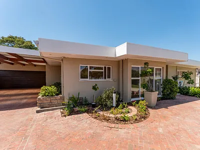 5 Bedroom House For Sale in Cape Town - Q1QG.webp