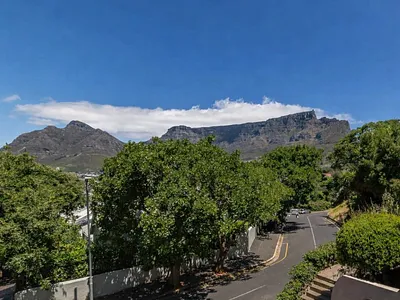 4 Bedroom House For Sale in Cape Town - ZhsN.webp