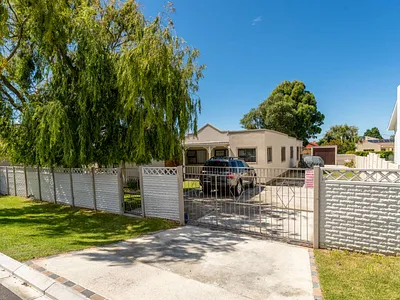 4 Bedroom House For Sale in Kleinmond - img