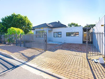 4 Bedroom House For Sale in Cape Town - img