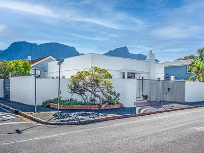 3 Bedroom House For Sale in Cape Town - DlfR.webp