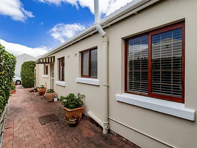 3 Bedroom House For Sale in Cape Town - UZI0.webp