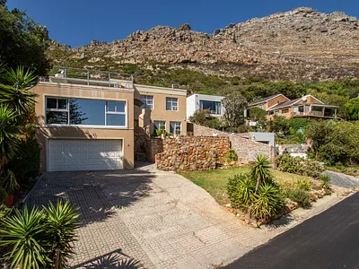 4 Bedroom House For Sale in Cape Town - tyXT.webp