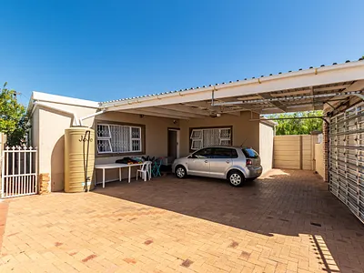 2 Bedroom House For Sale in Cape Town - img