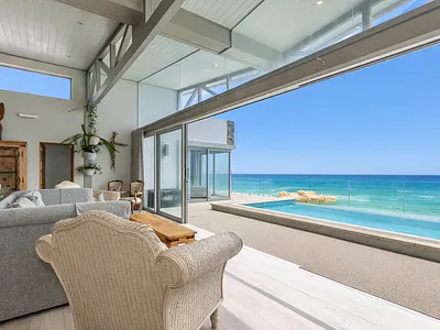 6 Bedroom House For Sale in Struisbaai - Q3K7.webp