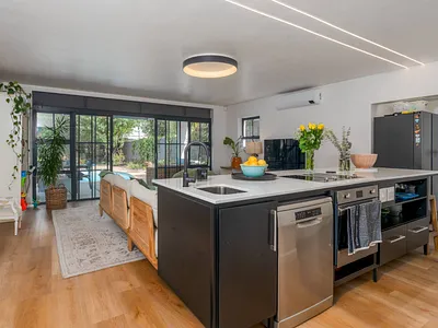 3 Bedroom House For Sale in Cape Town - img