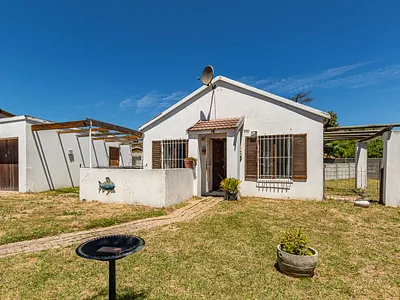 2 Bedroom House For Sale in Fish Hoek - I75m.webp