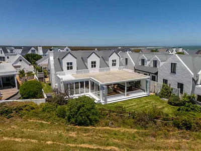 5 Bedroom House For Sale in Grotto Bay - KFsx.webp