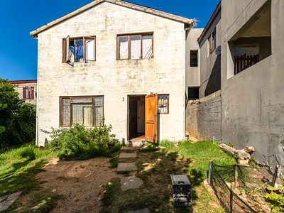 3 Bedroom House For Sale in Cape Town - 8bSF.webp