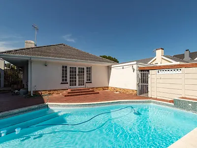 4 Bedroom House For Sale in Cape Town - img