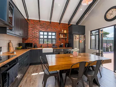 2 Bedroom House For Sale in Cape Town - img